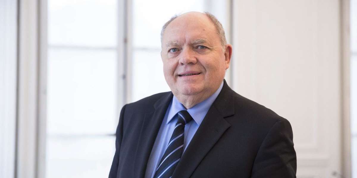 Train de vie des élus : ce qu'a demandé François Bayrou à l'ancien député René Dosière